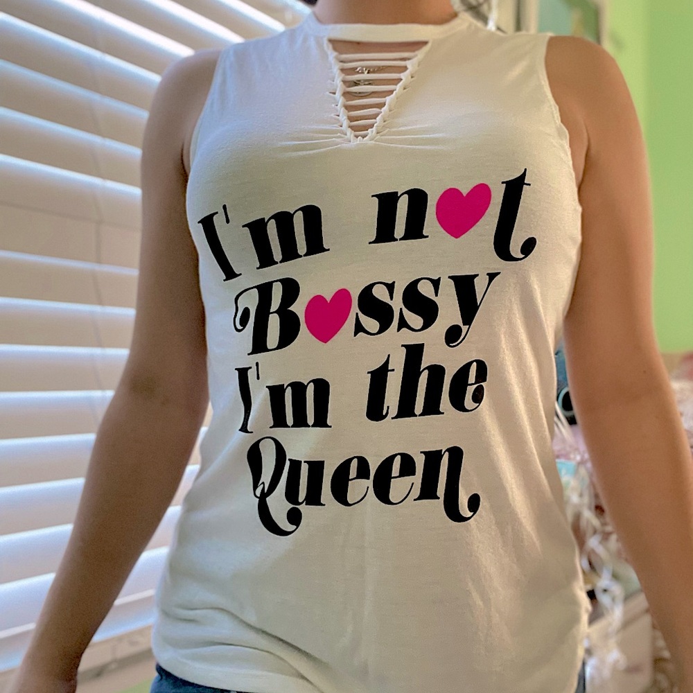 Fitted sleeveless white shirt